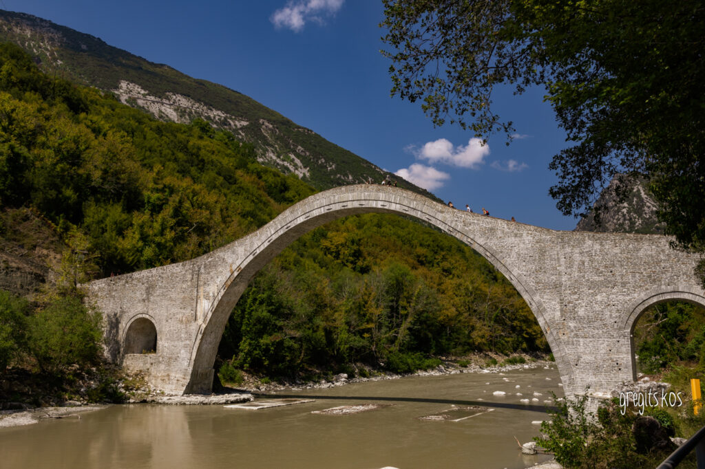 Το γεφύρι της Πλάκας Το γεφύρι της Πλάκας